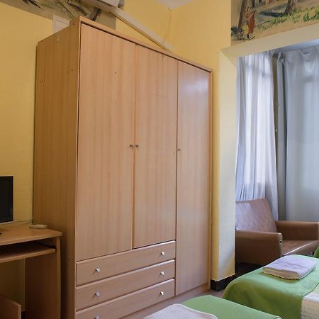 Hostel Turistic Castell バルセロナ エクステリア 写真