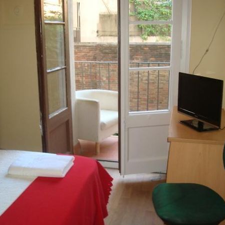 Hostel Turistic Castell バルセロナ エクステリア 写真
