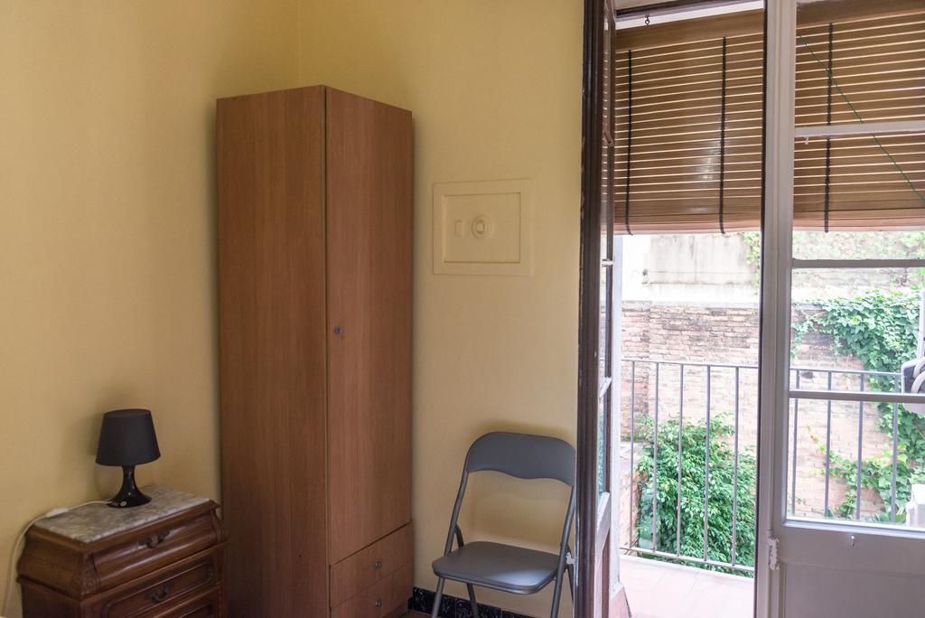 Hostel Turistic Castell バルセロナ エクステリア 写真