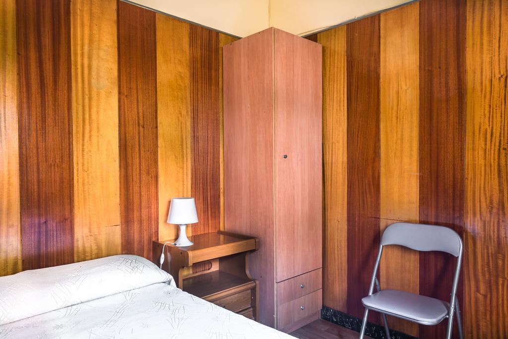 Hostel Turistic Castell バルセロナ エクステリア 写真
