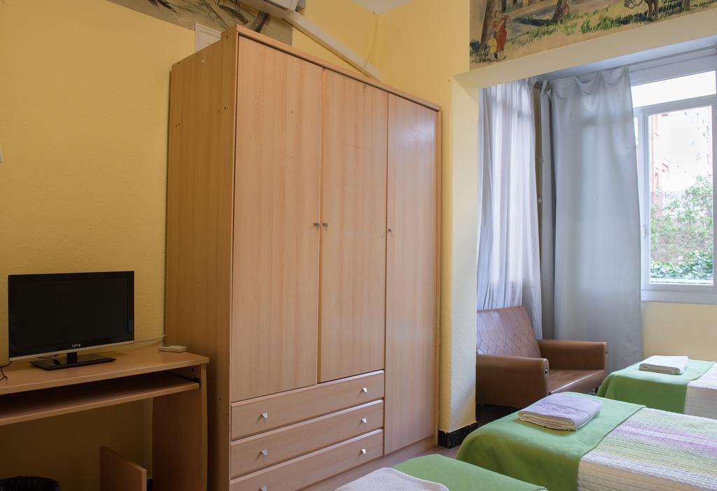 Hostel Turistic Castell バルセロナ エクステリア 写真