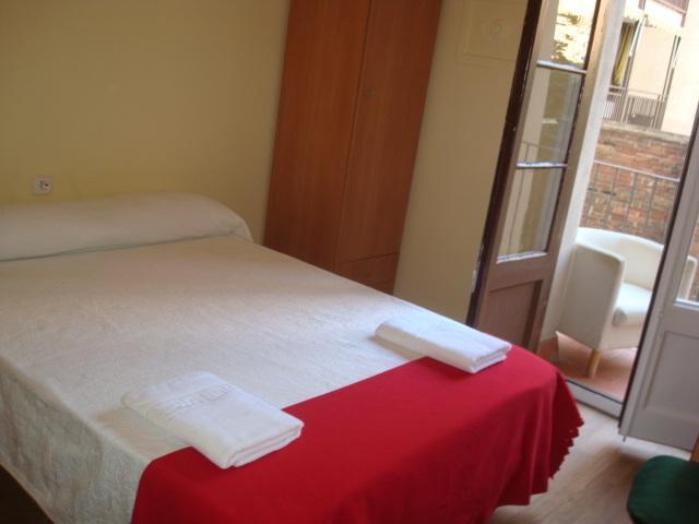 Hostel Turistic Castell バルセロナ エクステリア 写真