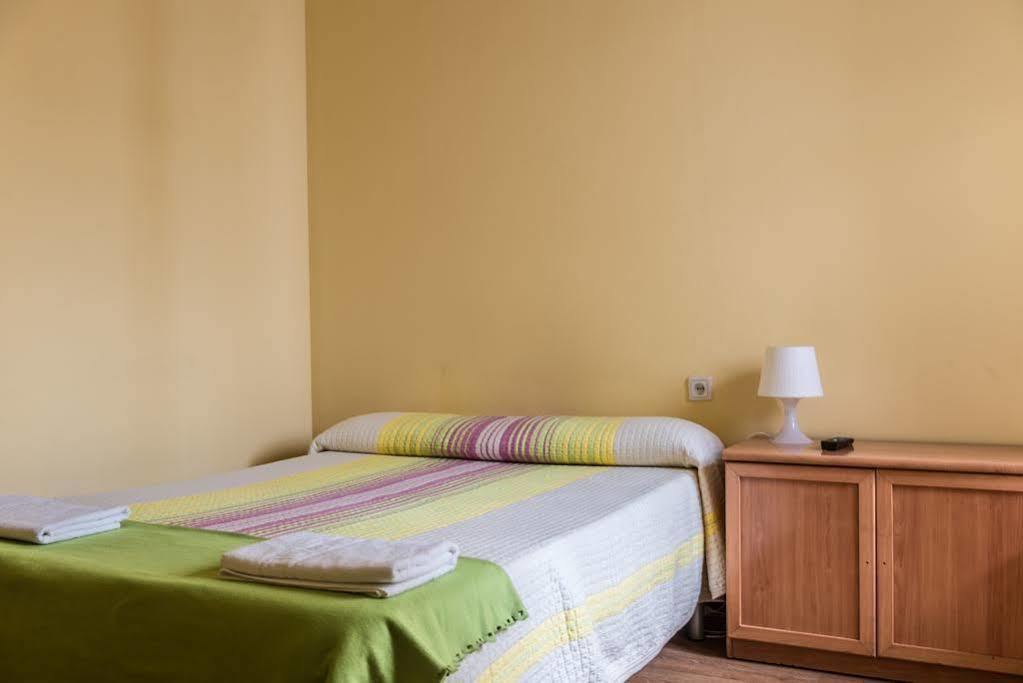 Hostel Turistic Castell バルセロナ エクステリア 写真